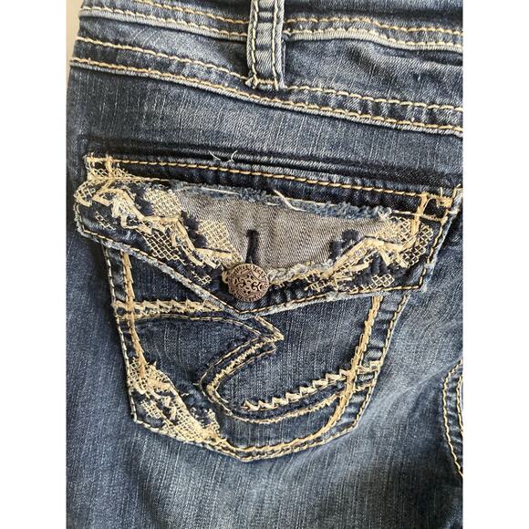 Silver Suki High Capri Fluid Denim Jeans W/Embroidered Back Pockets 30Wx23L EUC# - Picture 4 of 9